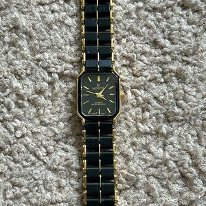 Morita women’s vintage gold/black vintage bracelet watch measurements‎ shown